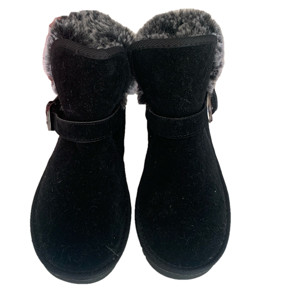 New black fuzzy booties size 6